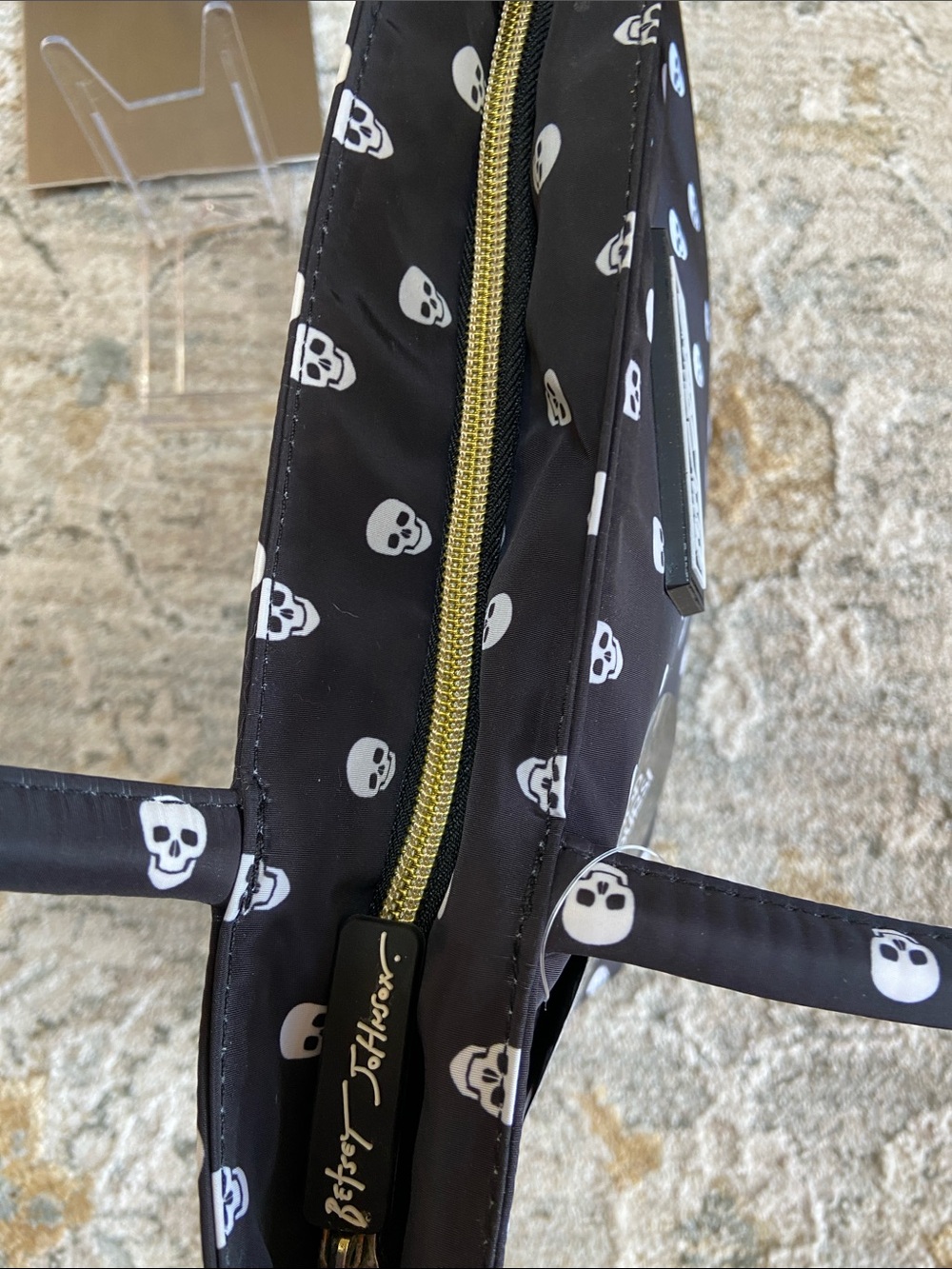 Betsey Johnson Black Skull Print Insulated Tote - Picture 6 of 12